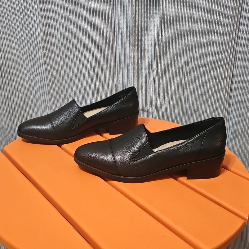 Bella Vita Women’s Size 6 Black Pebbled Leather Heeled Loafer 51-1741 NWOT